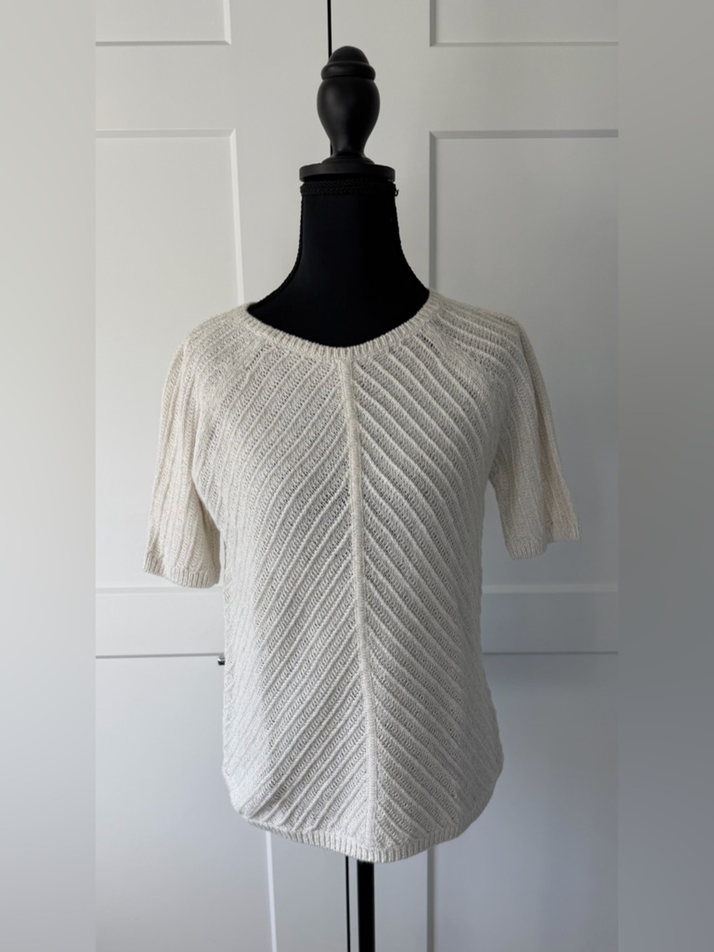 EUC Talbots Cream Textured Sparkly Short Sleeved Knit Sweater, Petite Small